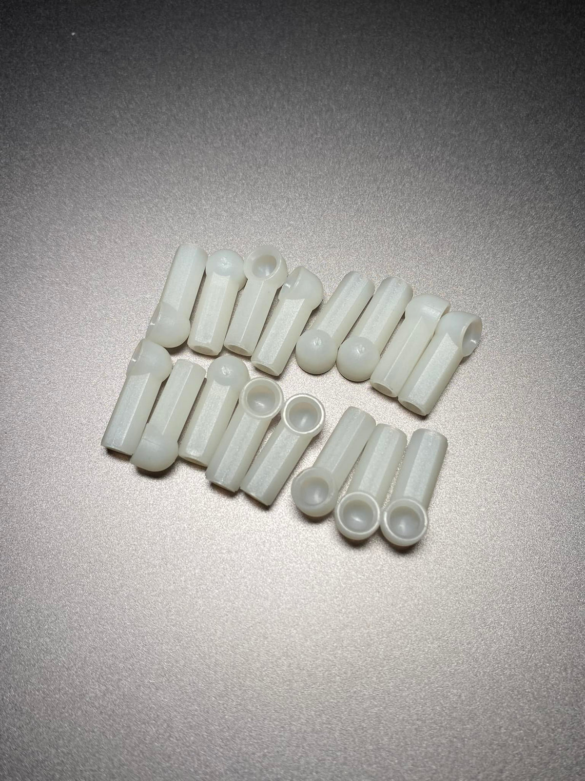 RC10 Ball Cups 10/10T/GT, 16 pcs 
